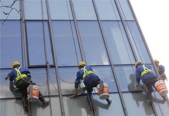 專業幕墻玻璃清洗及保潔服務——浦東周浦鎮，覆蓋全市